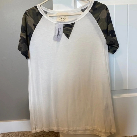 Women’s Small Camo Boutique Tee​​​ - Picture 1 of 9